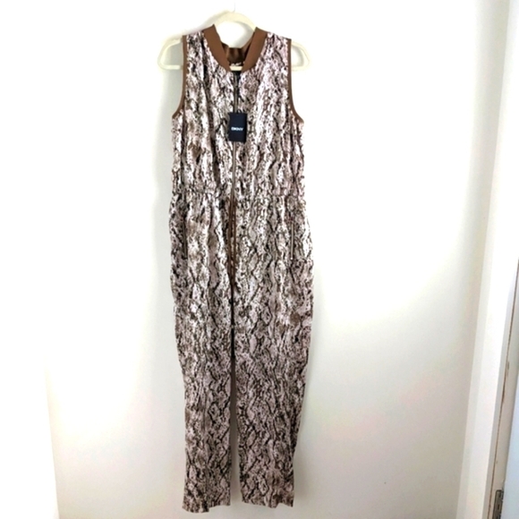 𝅺nwt DKNY Sleeveless Animal Print Jumpsuit Zip Front and Pockets - Picture 1 of 16